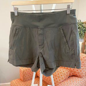 Athleta Trekkie North Short, size 8